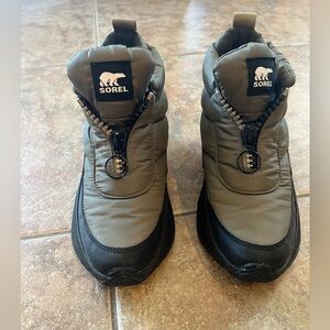 Sorel green waterproof boots